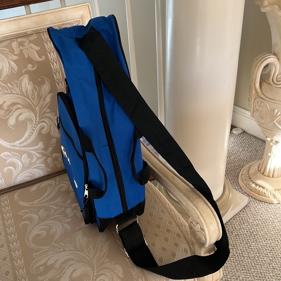 LA Rams Backpack NEW! With Shoulder Strap, Handles and Zippered Pockets - Picture 5 of 5